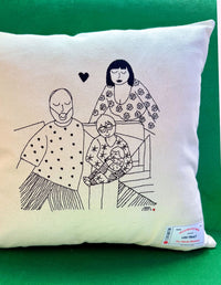 Coussin 30X50 portrait brodé — L’Enfantin x Maude Manivert.